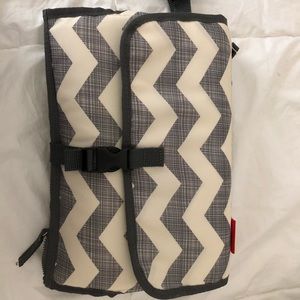SkipHop Baby Pronto Portable Changing Station